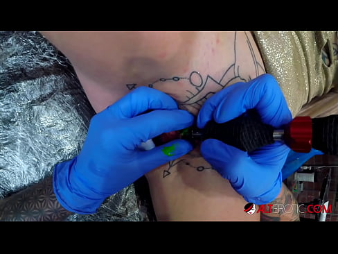 ❤️ Ekstremt tatovert hottie Sully Savage tok en tatovering på klitoris ☑ Kvalitetssex ved no.pornmega-com.ru ❌